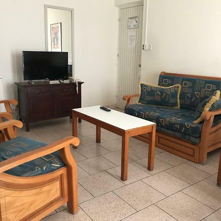 Daphne Hotel Apartments (Adults Only) Paphos Esterno foto