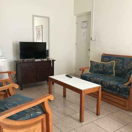 Daphne Hotel Apartments (Adults Only) Paphos Esterno foto