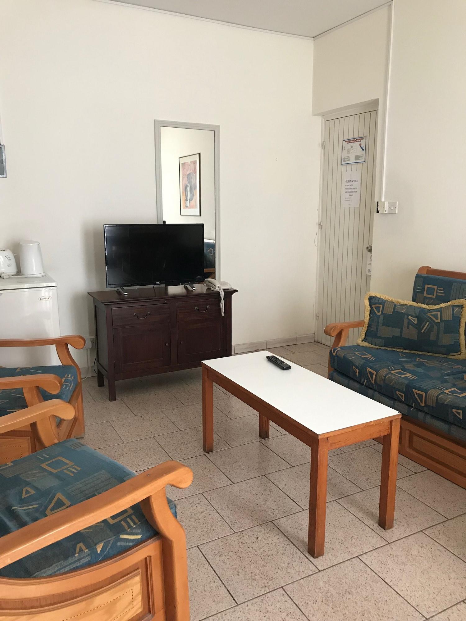 Daphne Hotel Apartments (Adults Only) Paphos Esterno foto