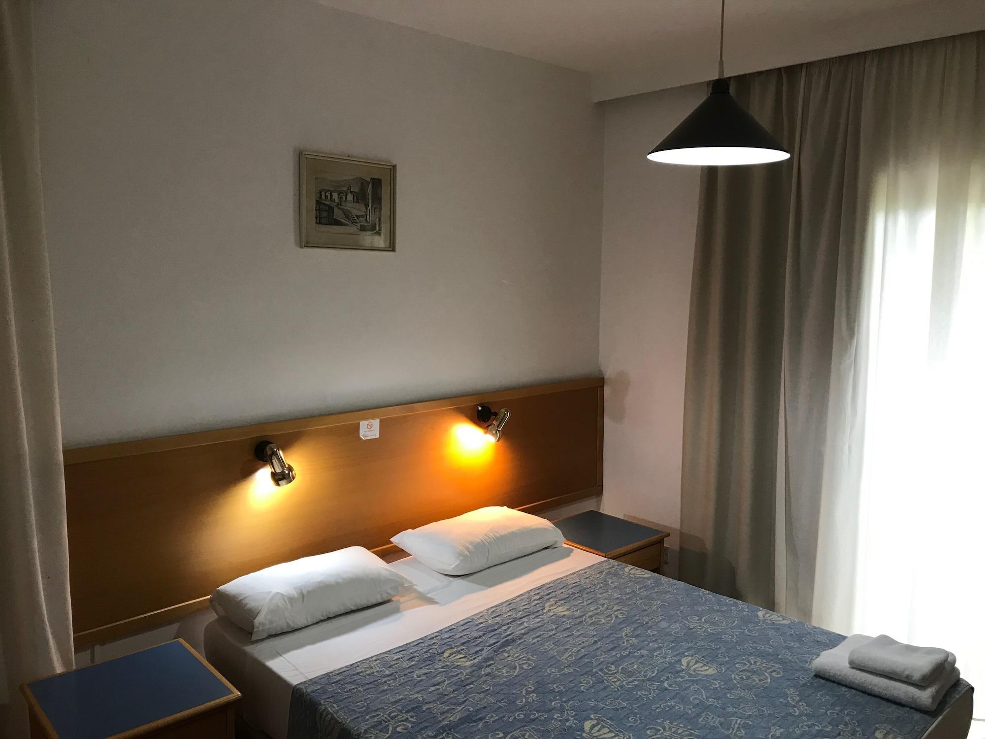 Daphne Hotel Apartments (Adults Only) Paphos Esterno foto