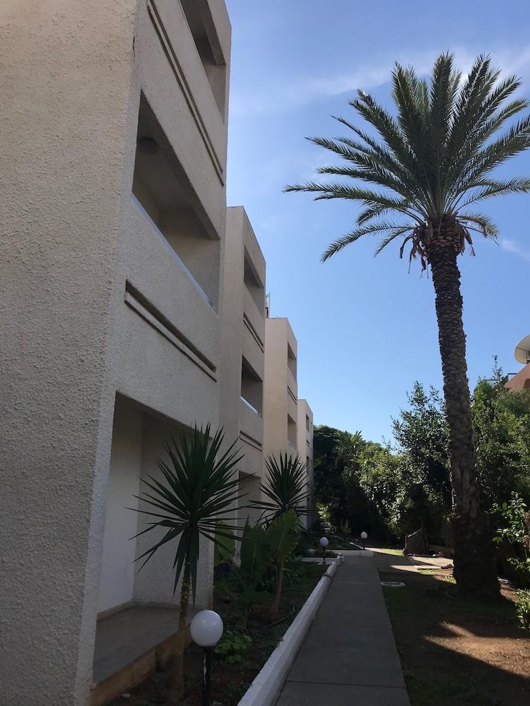 Daphne Hotel Apartments (Adults Only) Paphos Esterno foto