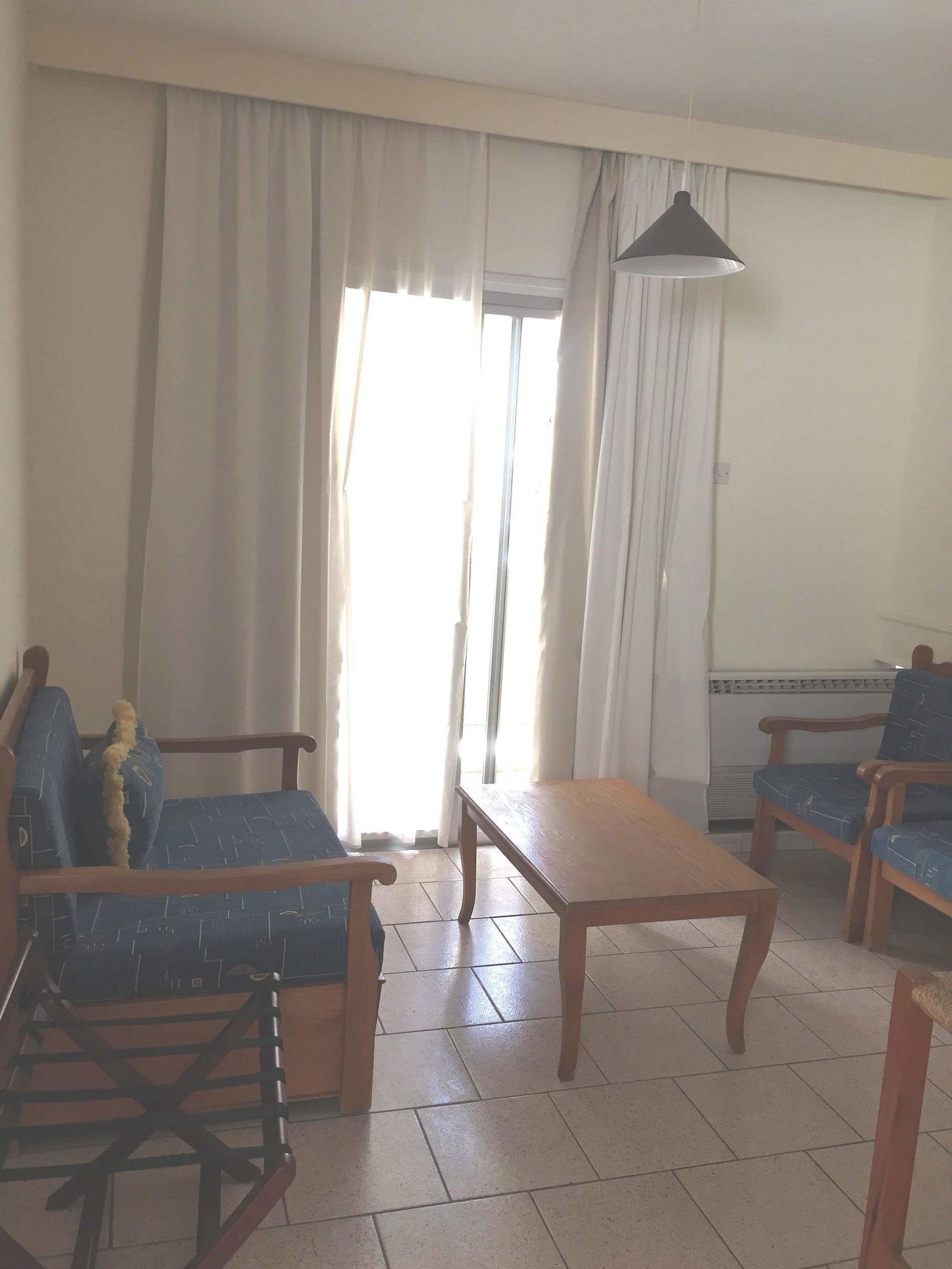 Daphne Hotel Apartments (Adults Only) Paphos Esterno foto