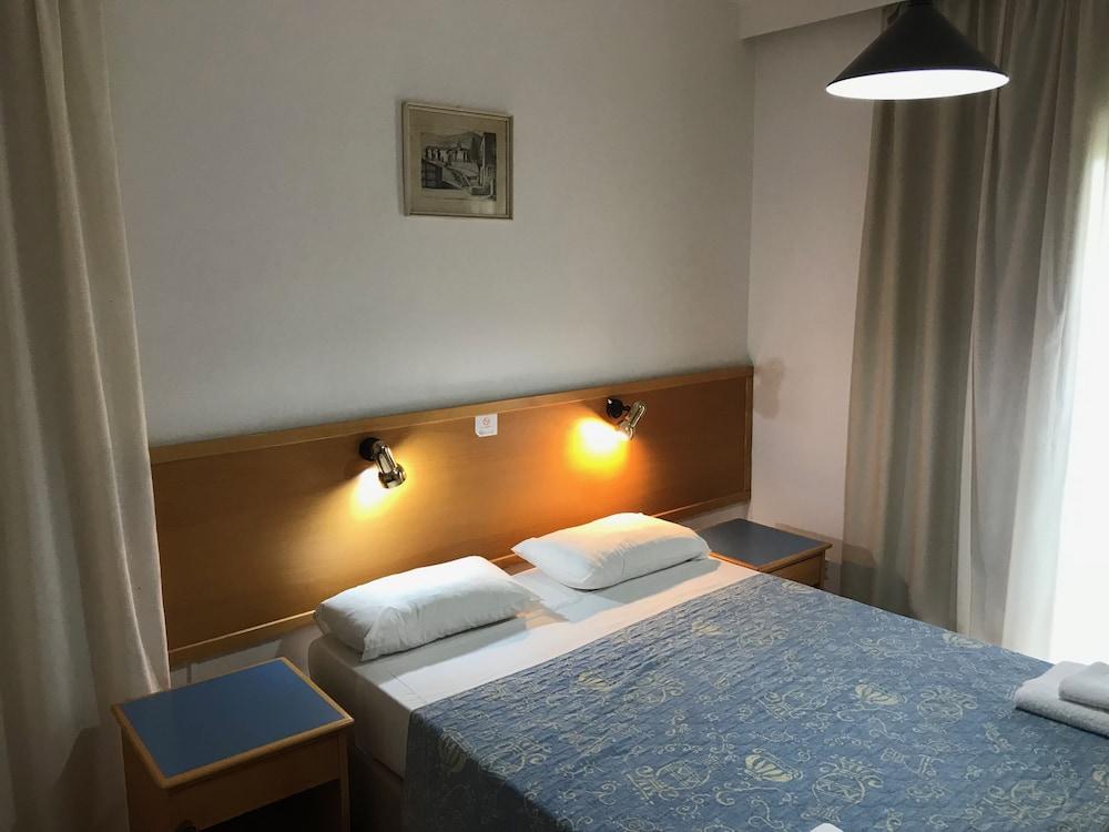 Daphne Hotel Apartments (Adults Only) Paphos Esterno foto