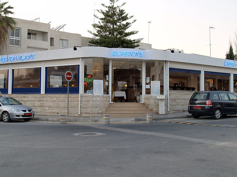 Daphne Hotel Apartments (Adults Only) Paphos Esterno foto