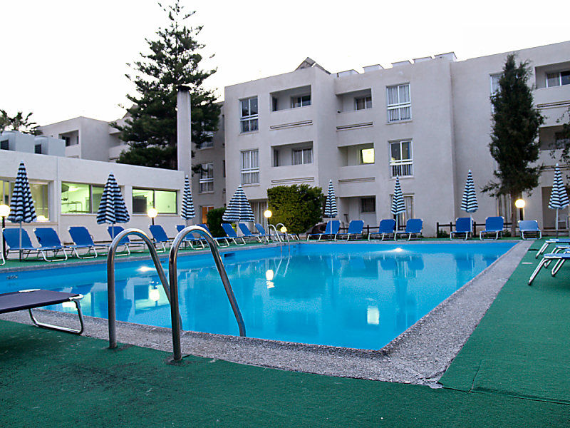 Daphne Hotel Apartments (Adults Only) Paphos Esterno foto