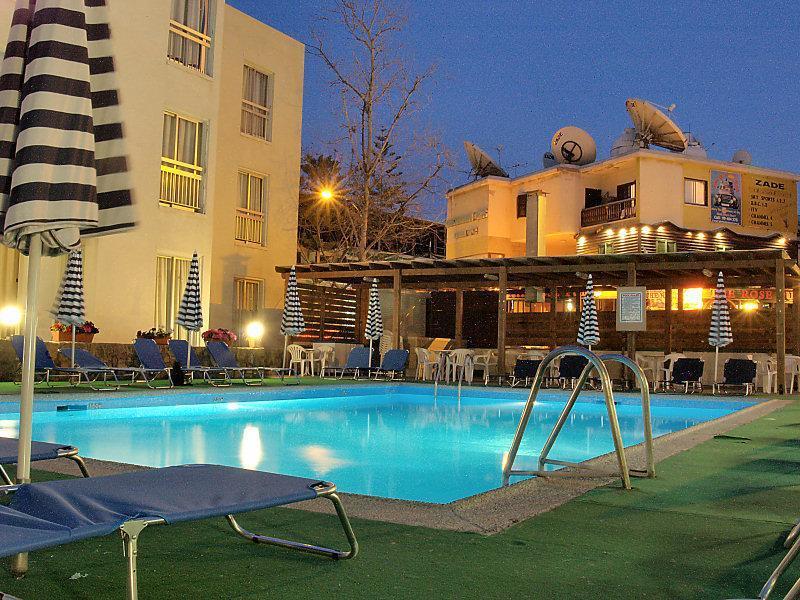 Daphne Hotel Apartments (Adults Only) Paphos Esterno foto