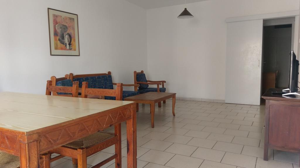 Daphne Hotel Apartments (Adults Only) Paphos Esterno foto