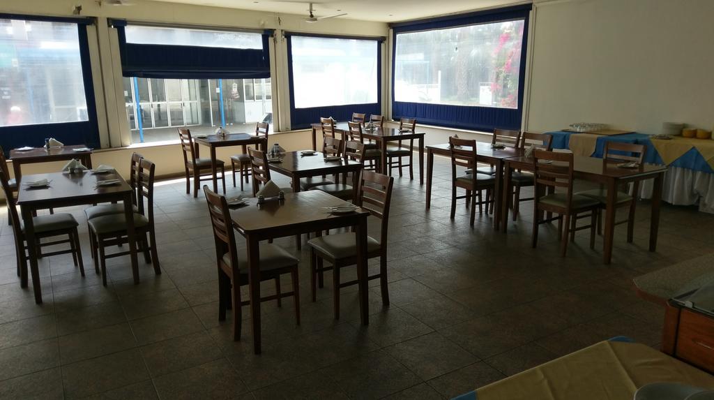 Daphne Hotel Apartments (Adults Only) Paphos Esterno foto