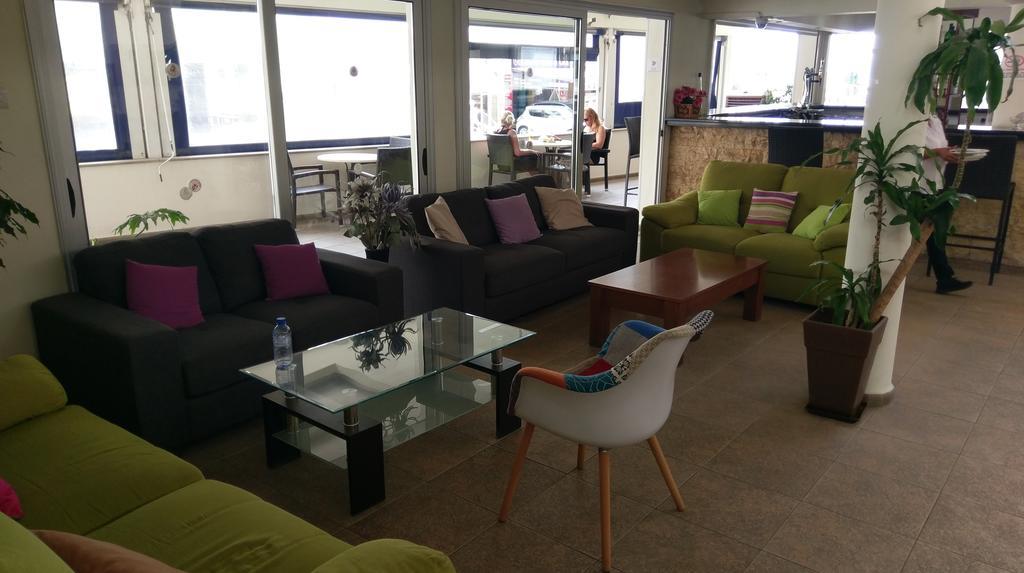 Daphne Hotel Apartments (Adults Only) Paphos Esterno foto