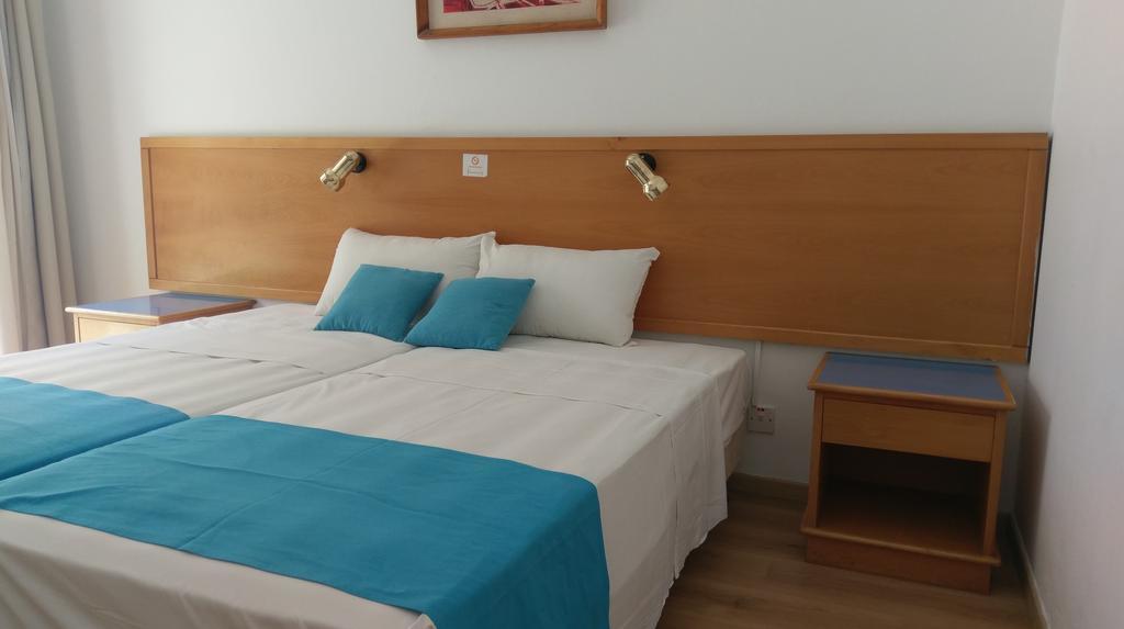 Daphne Hotel Apartments (Adults Only) Paphos Esterno foto