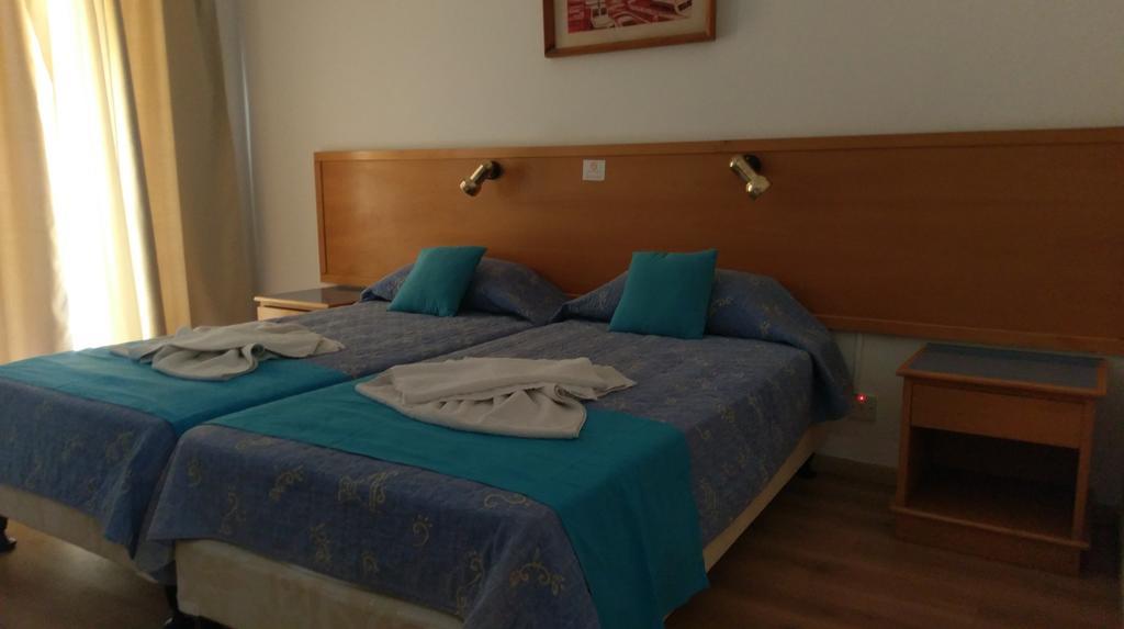 Daphne Hotel Apartments (Adults Only) Paphos Esterno foto