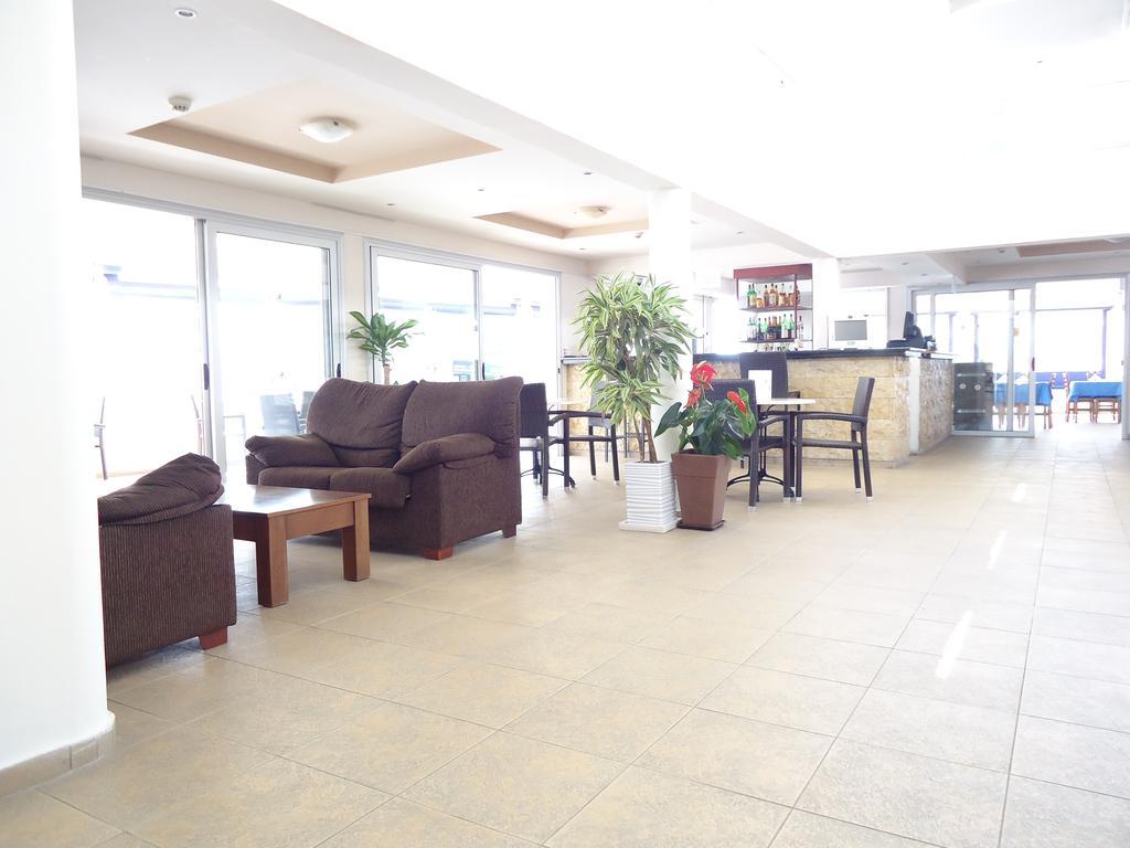Daphne Hotel Apartments (Adults Only) Paphos Esterno foto