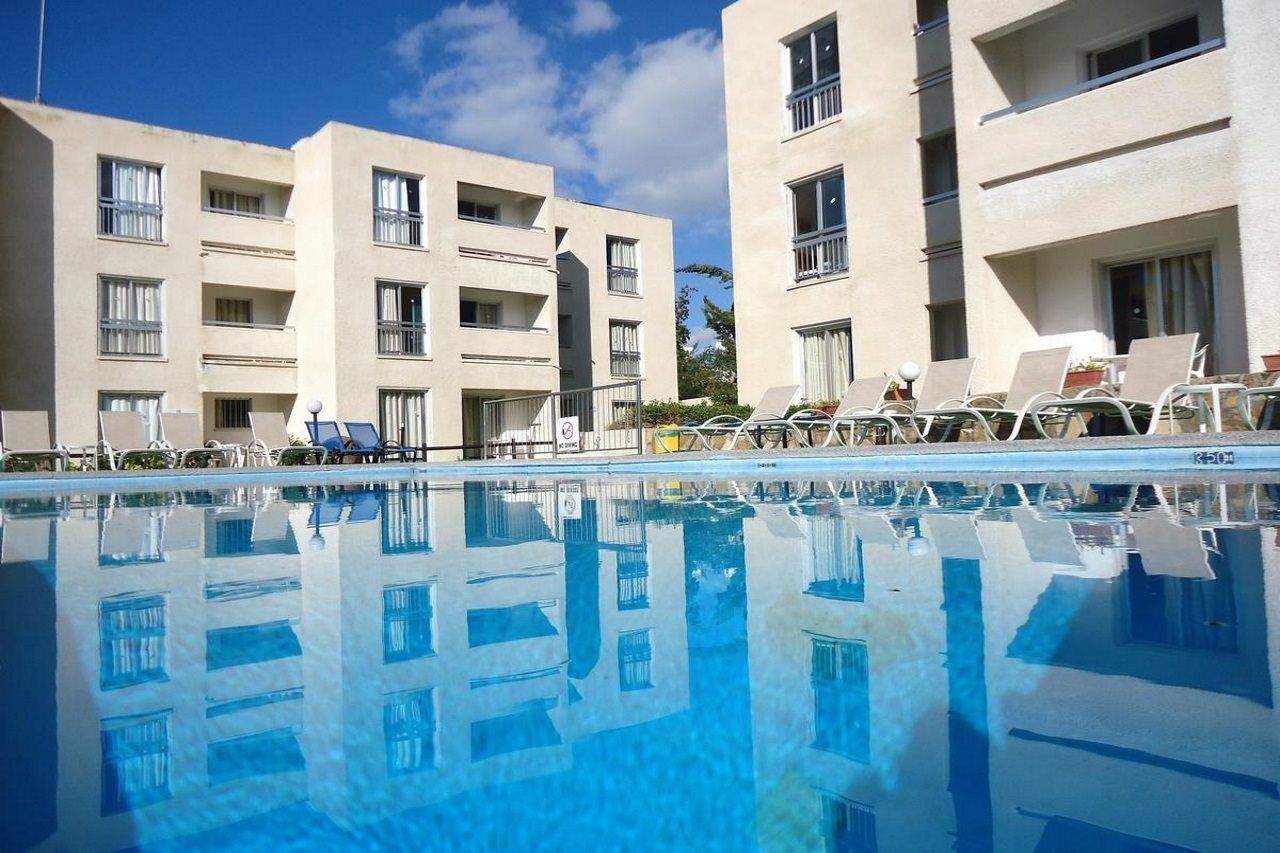 Daphne Hotel Apartments (Adults Only) Paphos Esterno foto