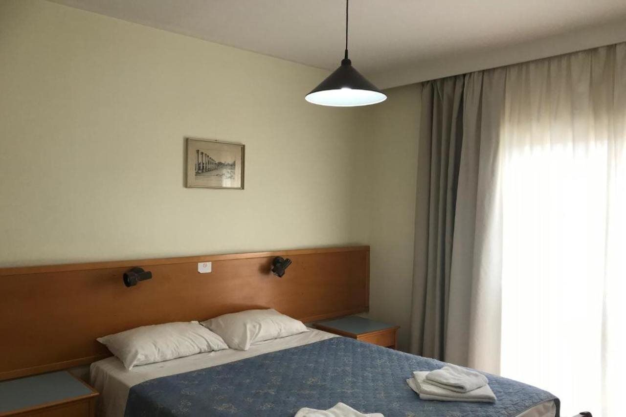 Daphne Hotel Apartments (Adults Only) Paphos Esterno foto